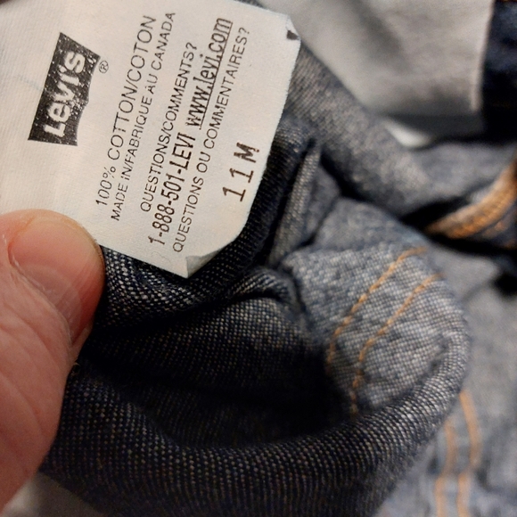 Women Levis jeans - Picture 3 of 4